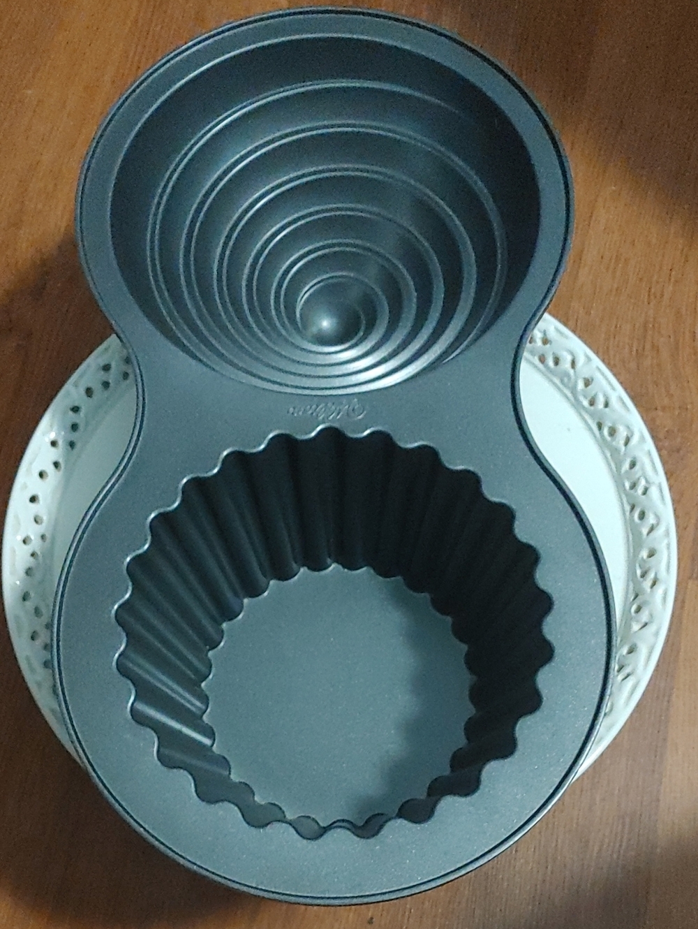 Wilton Dark Gray Two-Cavity Fluted Baking Pan